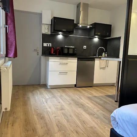 Hyper Centre 14 Rue Valdemaine אנז'ה